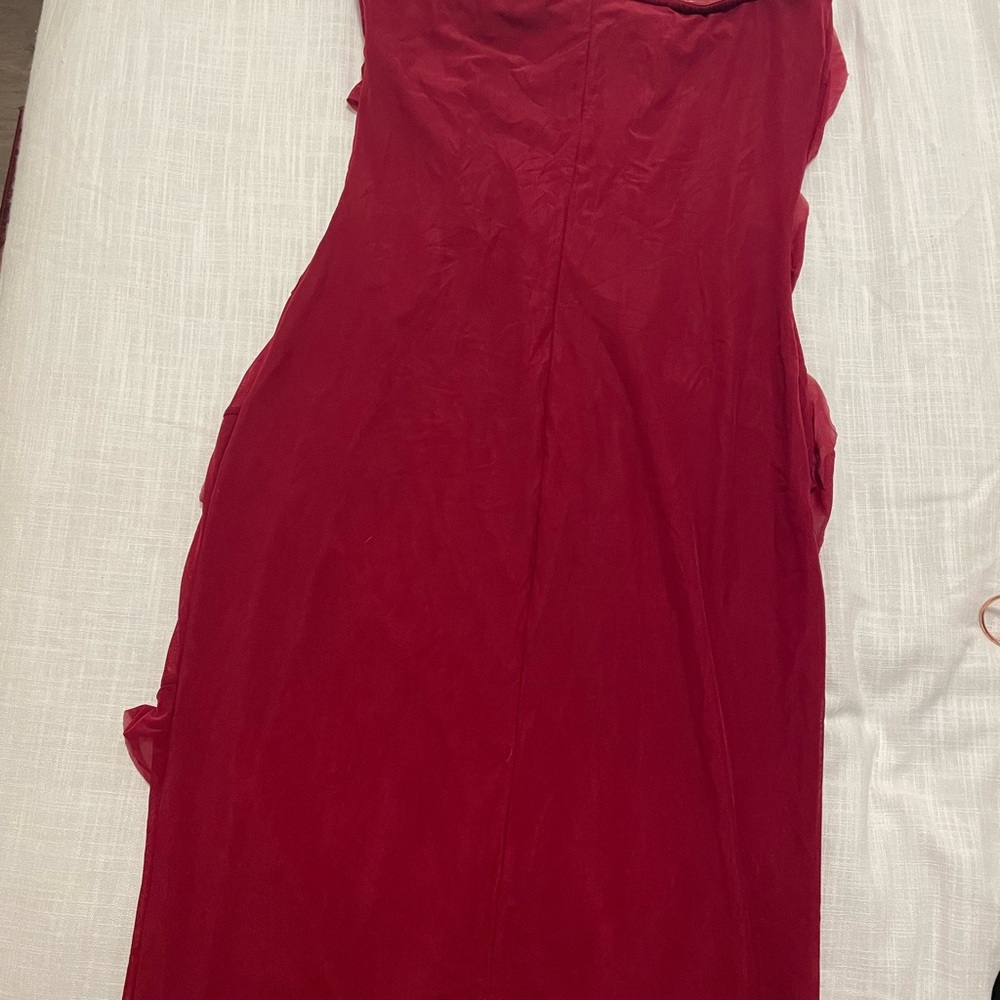 Elegant Red Ruffled Dress - Picture 2 of 2